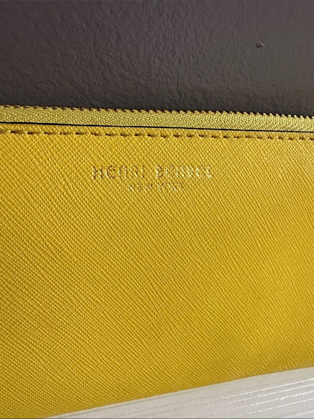 Henri Bendel West 57th wallet a zip-around closure and gold-tone hardware - Picture 2 of 10